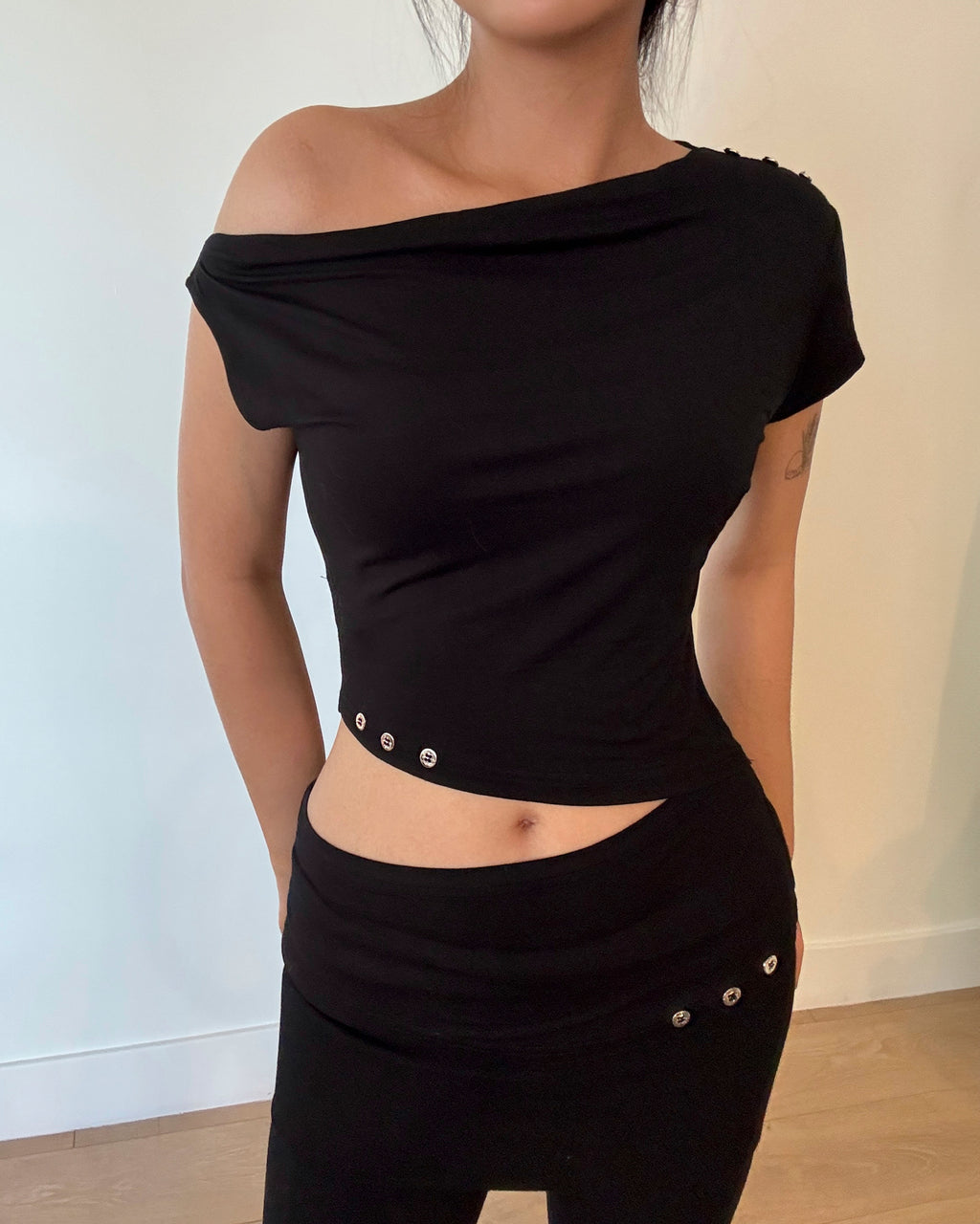 AFTER HOURS SHOULDER TOP